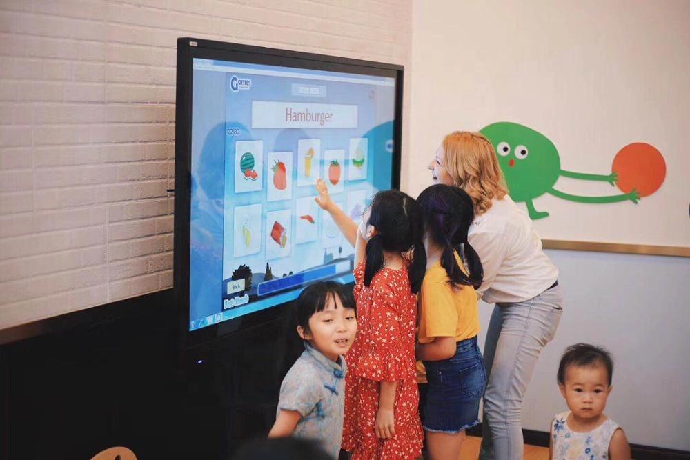 Giảng dạy và học tập tốt hơn với màn hình tương tác thông minh
