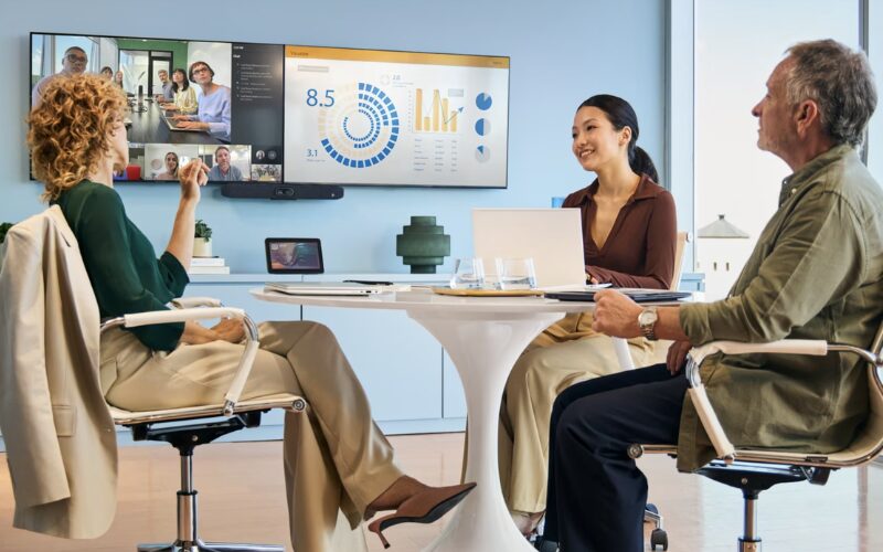 Poly Studio V12 là gì? Giải pháp tối ưu cho phòng họp vừa và nhỏ