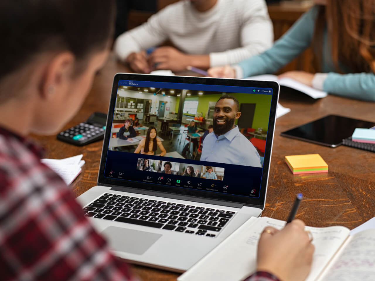 Khám phá các tính năng hỗ trợ học tập của Zoom học online