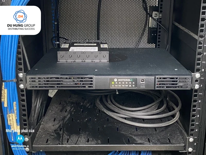 Trạm Chuyển Tiếp Tín Hiệu Repeater Motorola SLR5300
