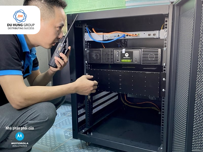 Trạm Chuyển Tiếp Tín Hiệu Repeater Motorola SLR8000